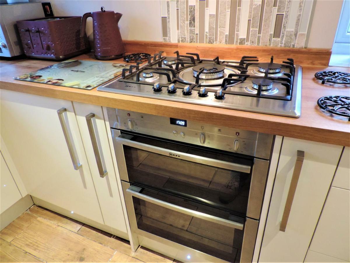 3 Bed Farnborough Air Accommodation Екстер'єр фото