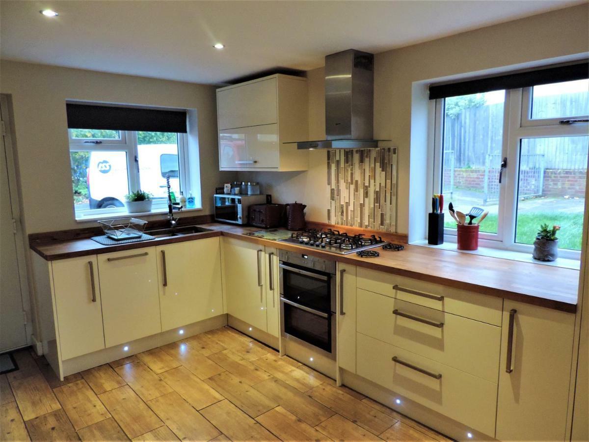 3 Bed Farnborough Air Accommodation Екстер'єр фото