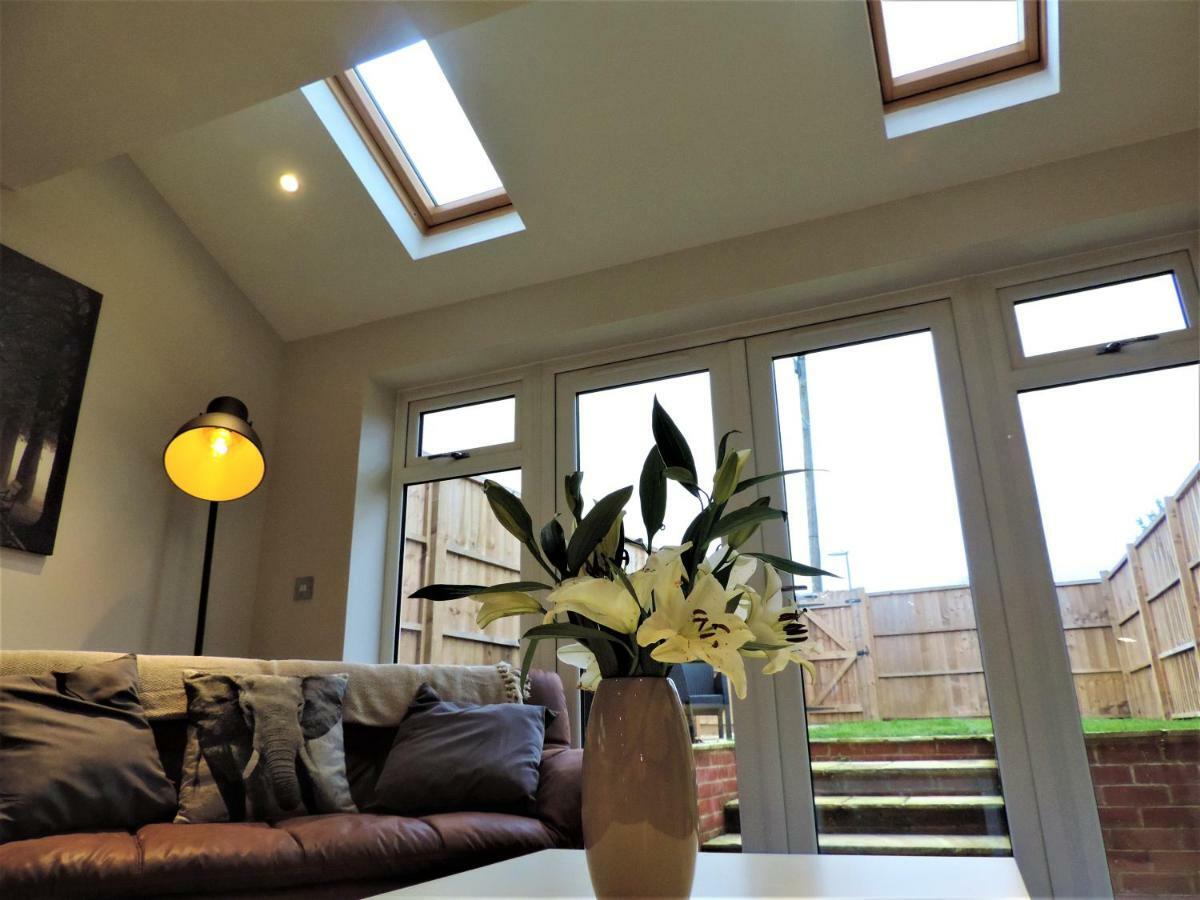 3 Bed Farnborough Air Accommodation Екстер'єр фото