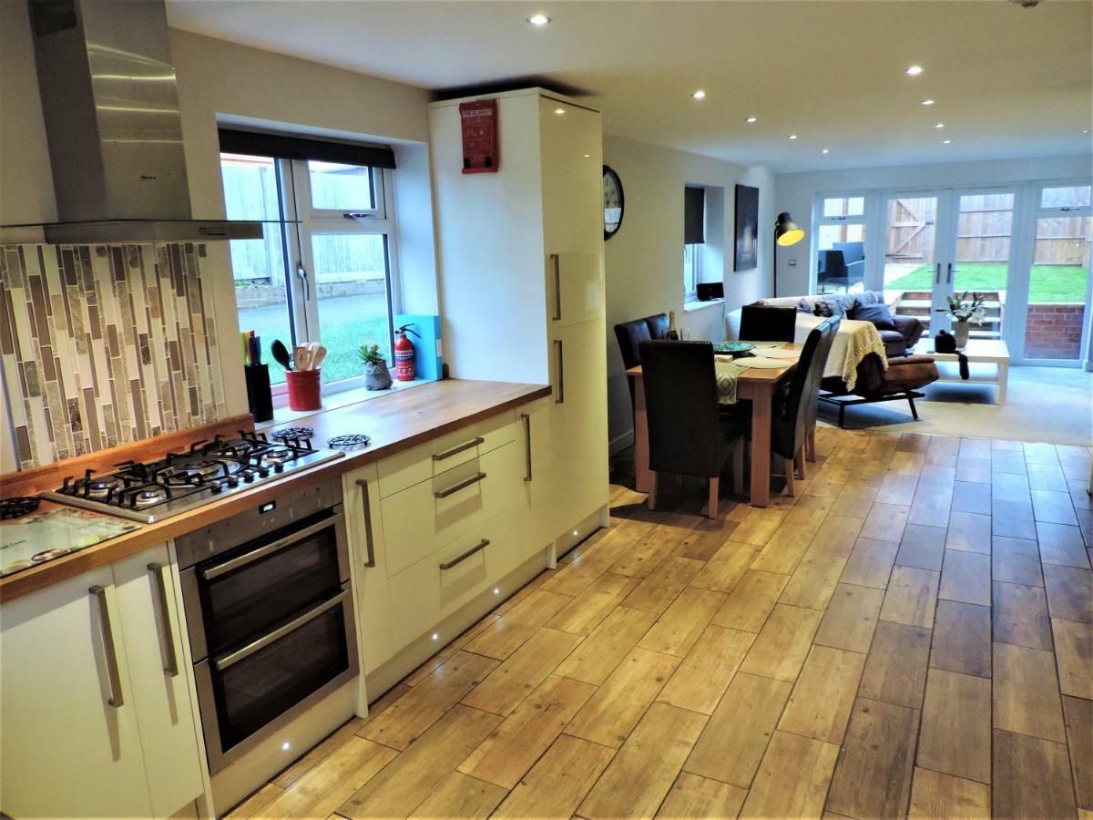 3 Bed Farnborough Air Accommodation Екстер'єр фото
