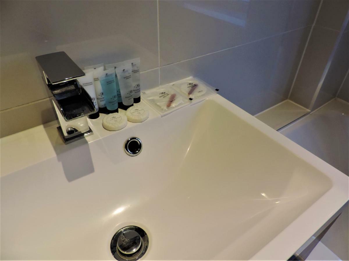 3 Bed Farnborough Air Accommodation Екстер'єр фото