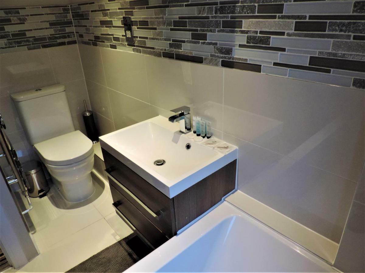 3 Bed Farnborough Air Accommodation Екстер'єр фото