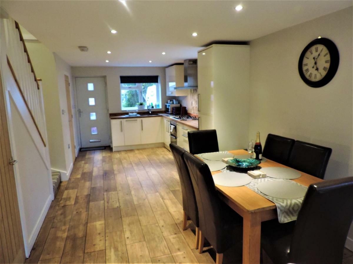 3 Bed Farnborough Air Accommodation Екстер'єр фото
